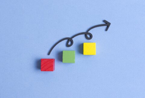 curvy-line-jumping-colourful-cubes_s