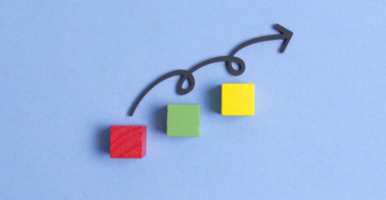 curvy-line-jumping-colourful-cubes_s