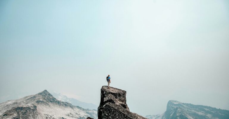 azaltan liderlere karşı